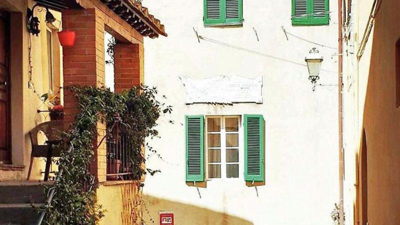 
	Una veduta di Casa Carducci nel cuore del centro storico di Castagneto

