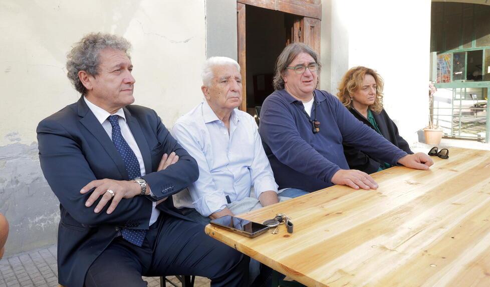 Nella foto da sinistra l’avvocato Fausto Malucchi, Mauro Matteucci, don Massimo Biancalani e l’avvocato Elena Baldi (foto Nucci/Innocenti)