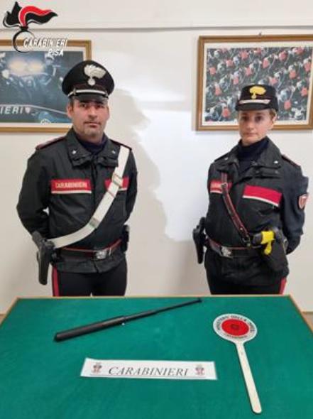 
	Il manganello sequestrato dai carabinieri&nbsp;

