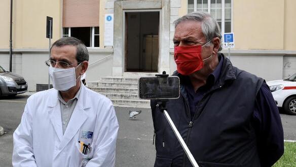 La denuncia del presidente di Ali Livorno: «A Ematologia mancano letti, pazienti costretti a emigrare»