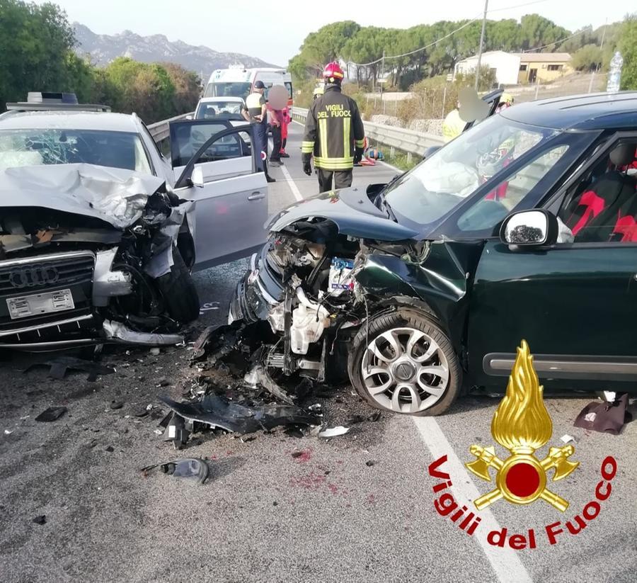 Scontro frontale sulla 125 Arzachena-Palau: fra i 3 feriti anche una donna incinta