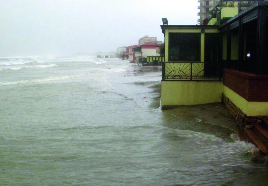 Mare più alto di 1 metro, gli scienziati: tra 80 anni sommergerà tutta la costa toscana