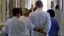 Ferrara. Medici e infermieri no vax, palla alla Regione per il reintegro