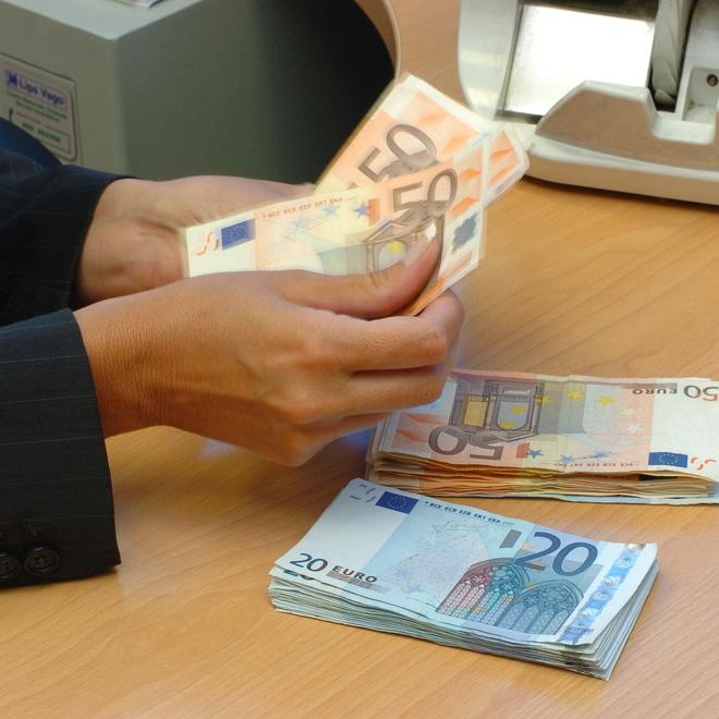 Carpi. Pistola alla tempia, pugni e schiaffi: l’incubo usura del commercialista 