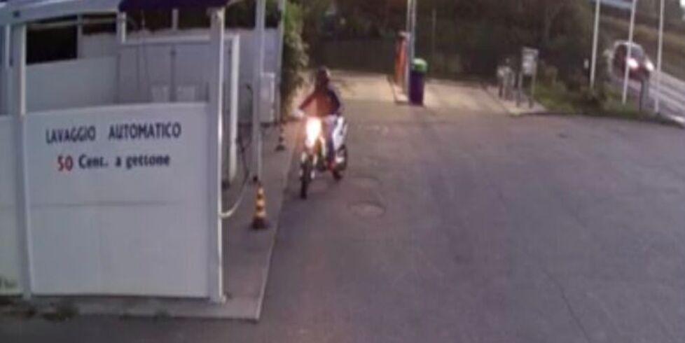 Modena. Autolavaggio di strada Bellaria è chiuso per... ladro 