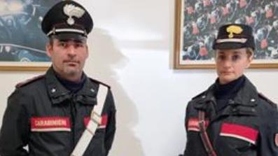 Bientina, agguato all’alba: in tre contro uno lo picchiano e gli sfasciano l’auto. La ricostruzione