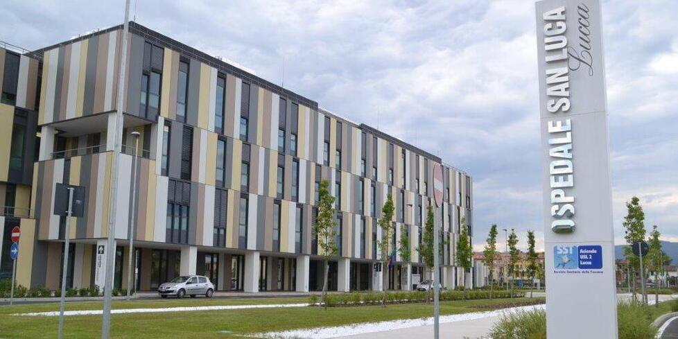 Padre e figlia cadono nel vuoto da tre metri e mezzo