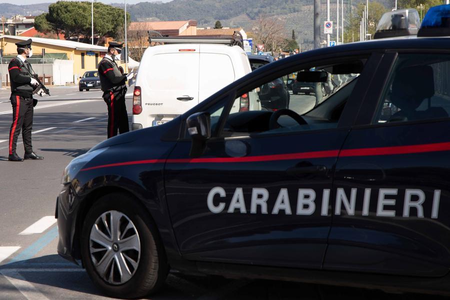 Firenze, baby ladro trovato con arnesi da scasso e spray al peperoncino. Denunciato