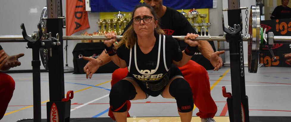 Barbara Vitale durante la sua prova di squat