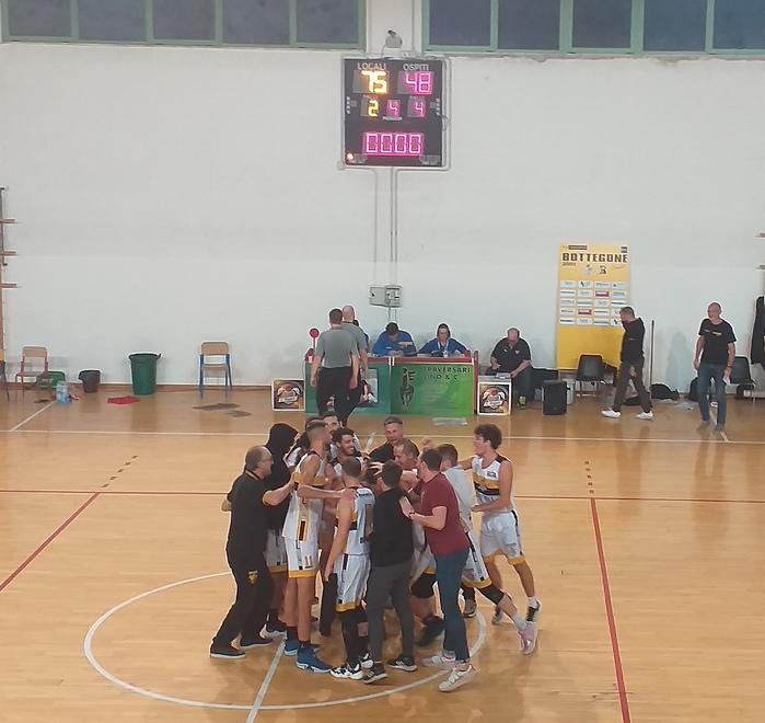 La gioia dei giocatori della Valentina’s Bottegone al termine della vittoria contro Montemurlo Bottegone e Pescia sono in testa al girone B