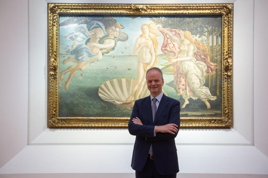 Il ministro della Cultura attacca Schmidt: «Gravissimo Uffizi chiusi nel ponte di Ognissanti». Il direttore si difende