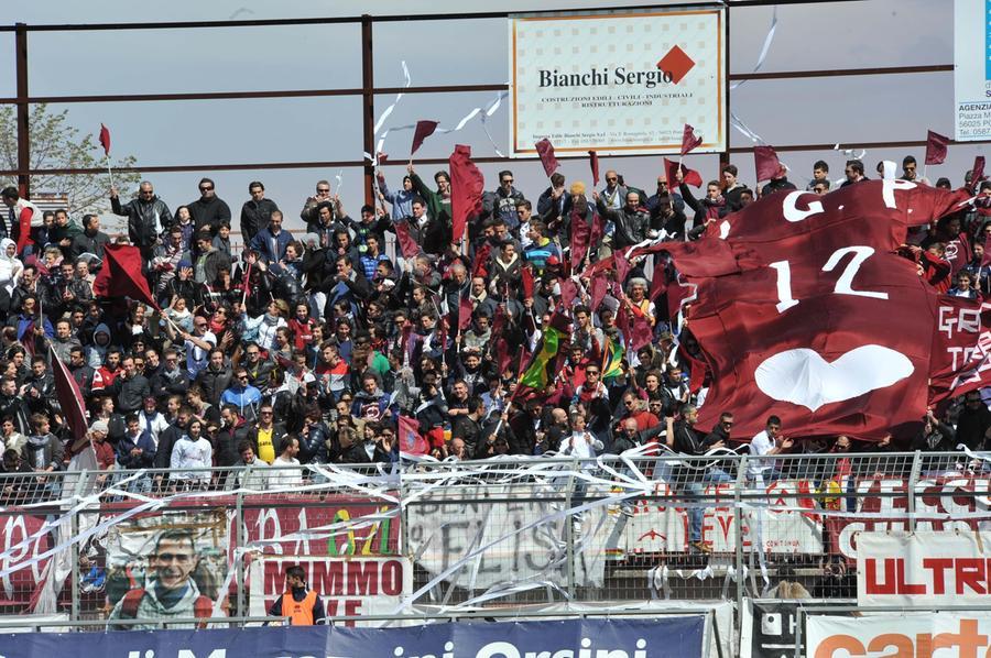 Pontedera, l’apericena dei tifosi al bar Baldini