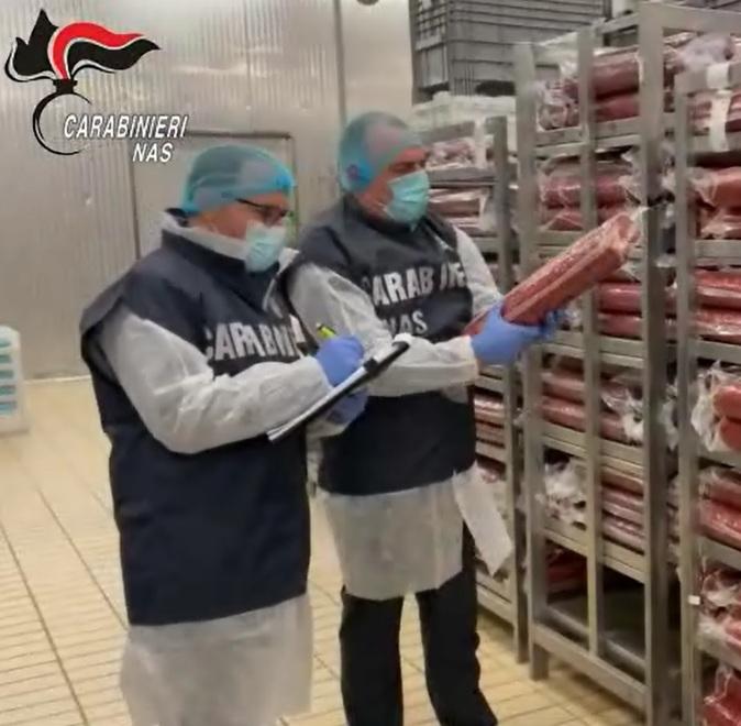 Nel Modenese controlli dei Nas: 7 tonnellate di carne “sequestrate” in un salumificio 