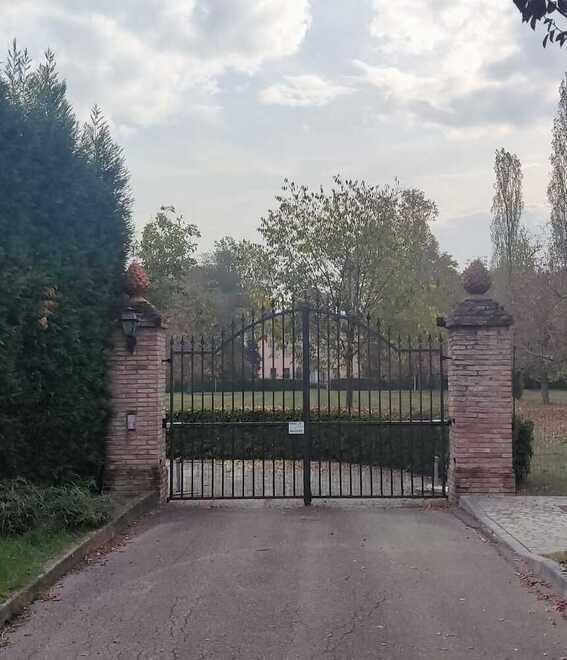 Le villa, la passeggiate,  il caffè e la spesa Nel cuore della Magreta di Forghieri 