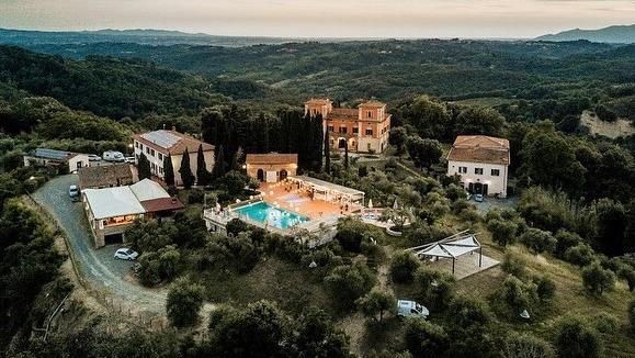 Una veduta di Villa Lena a Toiano nel comune di Palaia
