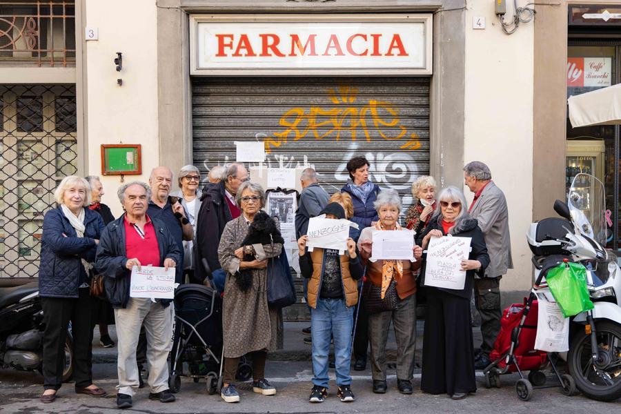 
	La protesta di residenti e comitati in piazza San Felice

