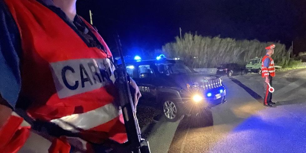 Un controllo dei carabinieri sulle strade dell’isola