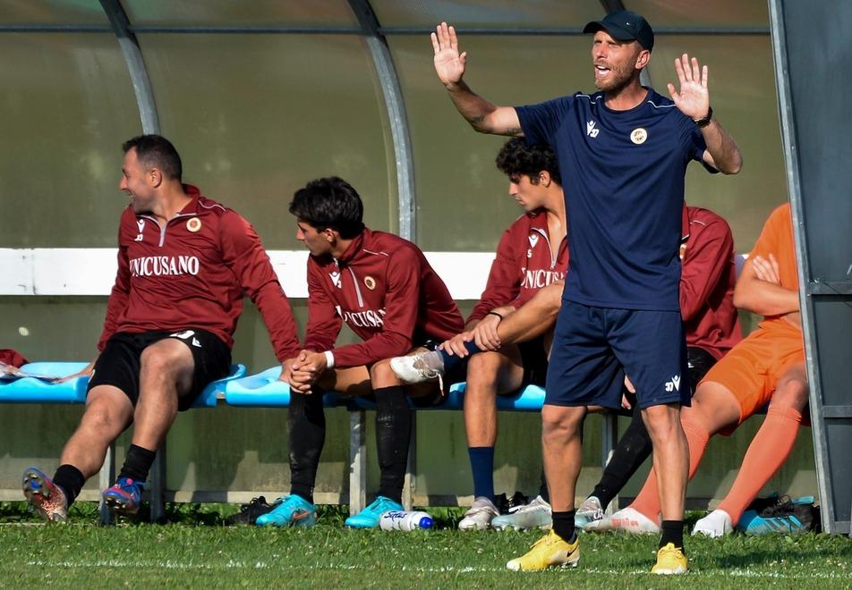 Livorno, l’abbraccio squadra-Collacchioni: «E ora ripartiamo tutti insieme» 