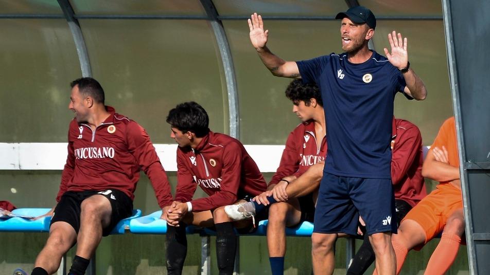 Livorno, l’abbraccio squadra-Collacchioni: «E ora ripartiamo tutti insieme»