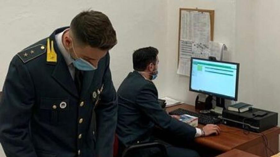 Due militari della guardia di finanza