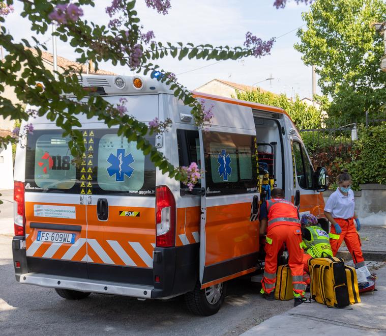 Lido Volano, mangiano funghi trovati in giardino e finiscono all’ospedale