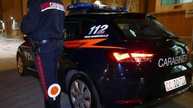 Modena. Ruba borsa a una donna, prima preleva con il bancomat poi va a casa  e le ruba anche l’auto. Preso