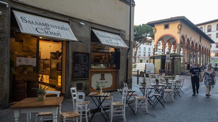 Tavolini e sedie all’aperto, arriva la proroga fino a dicembre