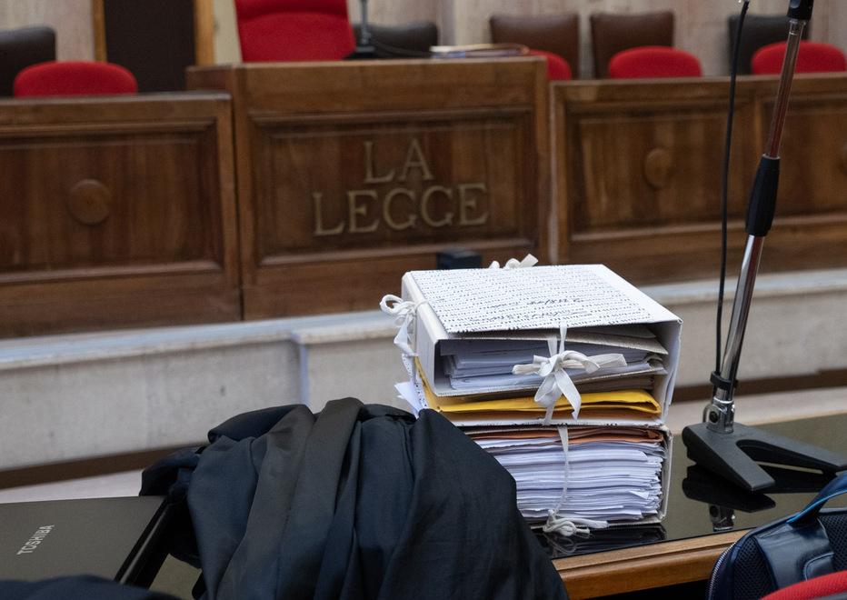 Schiaffi e pugni in testa all’anziana di Olbia: badante condannata a due anni in appello a Sassari