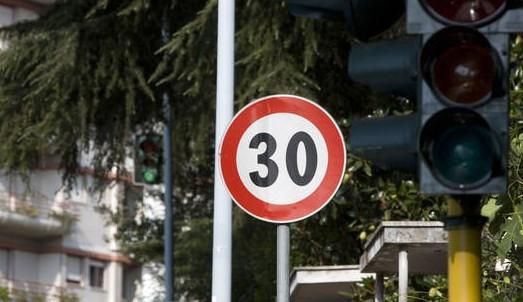 Modena. «Ciclabili in carreggiata più visibili E per le zone 30 servono i controlli» 