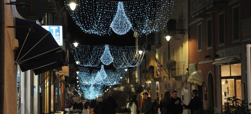 Luminarie natalizie in Sardegna accese tra limitazioni e risparmi