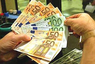 Truffa delle assicurazioni per oltre centomila euro: agente patteggia