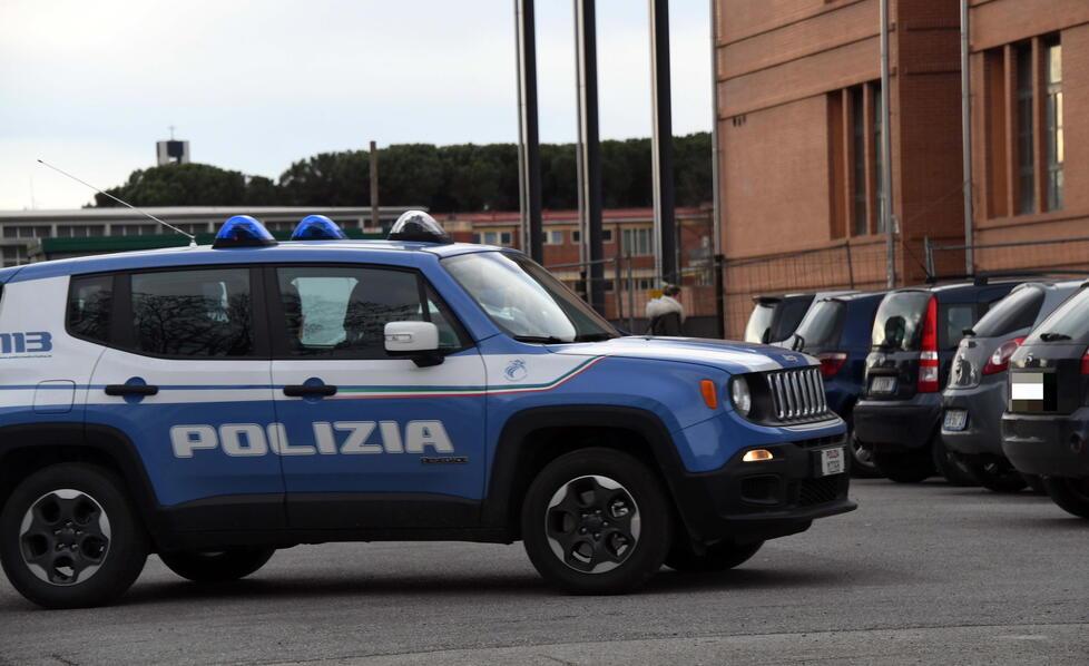 Un'auto della polizia (foto d'archivio)