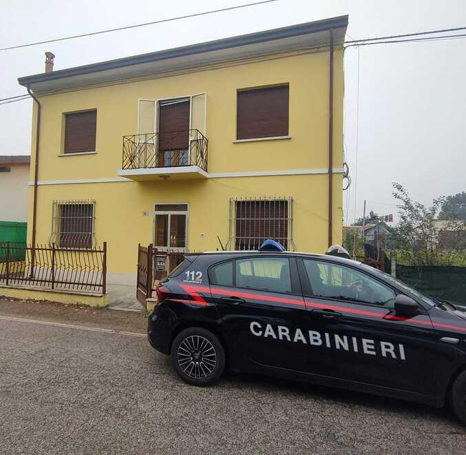 Argenta, in quaranta con un bagno e un affitto da 150 euro
