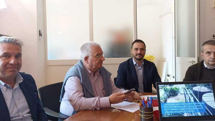 Da sinistra il direttore operativo di Acque Roberto Cecchini, il presidente della società Giuseppe Sardu, il sindaco di Montecatini Luca Baroncini e Alessandro Sartoni, vicesindaco