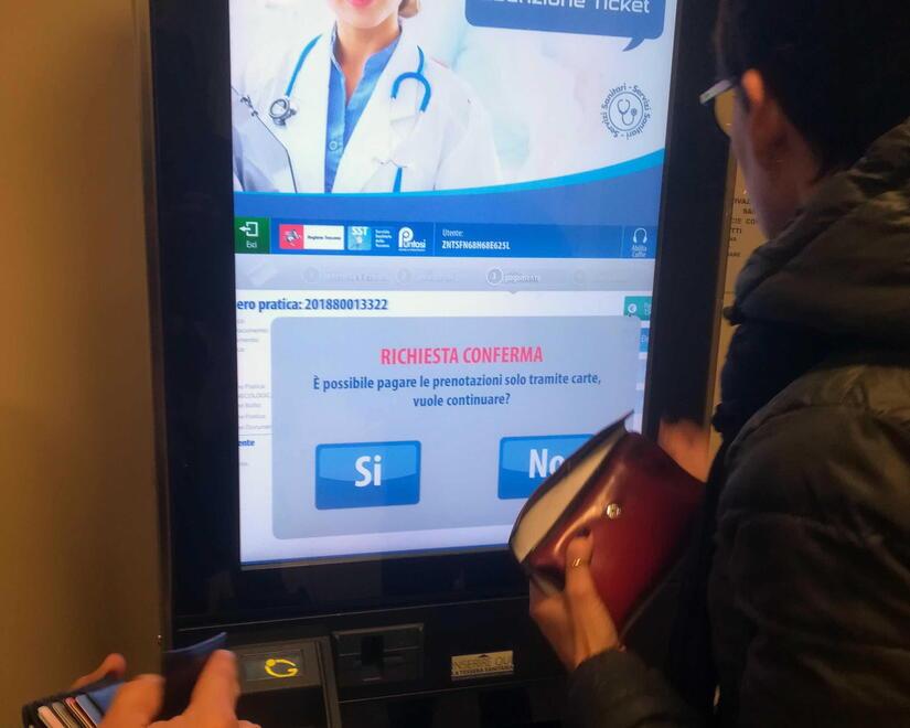 Il pagamento di un ticket (foto d’archivio)