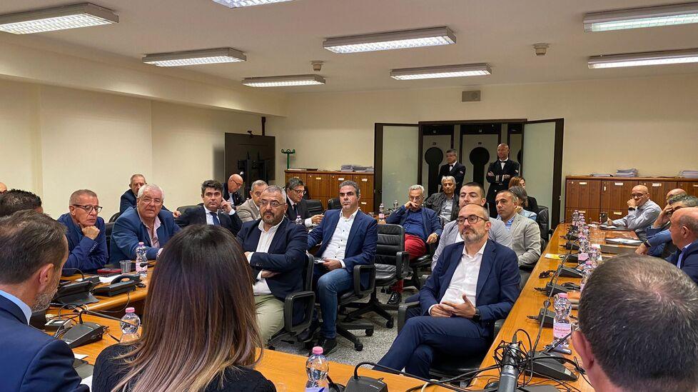 In rosso i bilanci dei Comuni, i sindaci alla Regione: «Siamo sotto di 60 milioni» 