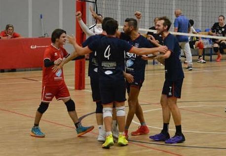 L’esultanza dei giocatori della Pallavolo Massa-Carrara