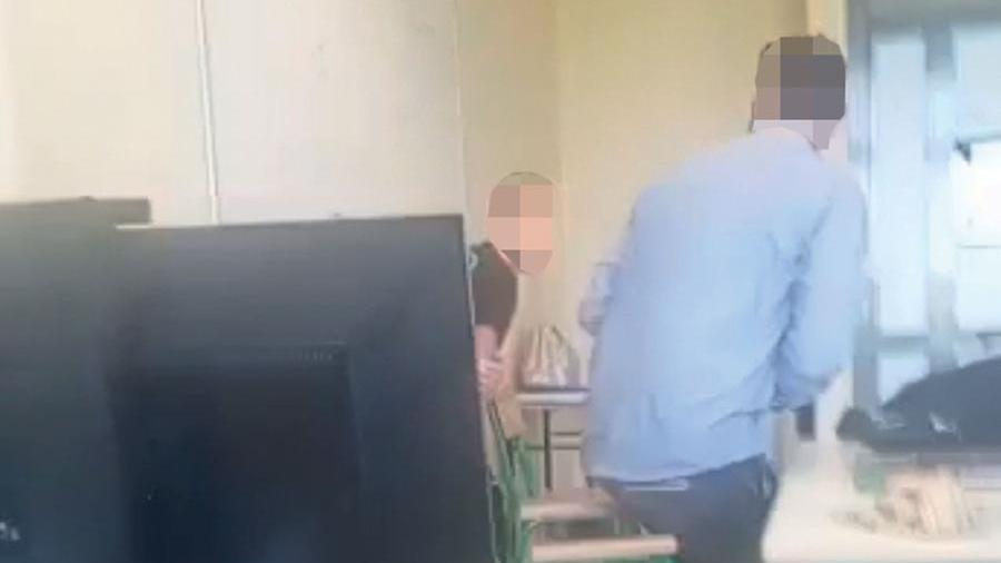 Salvini si complimenta con la mamma del bimbo picchiato dal prof: «Un applauso a lei»