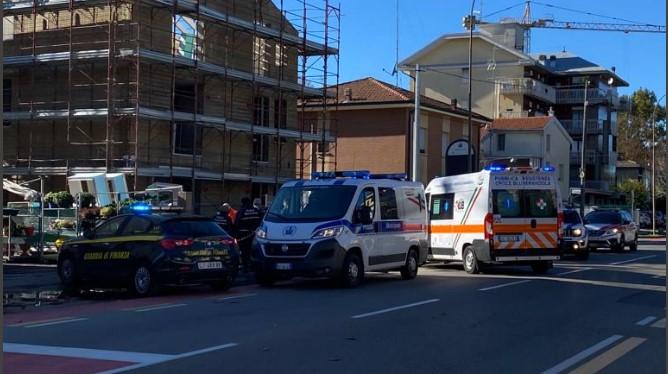 Carpi, si accascia e muore lungo la strada