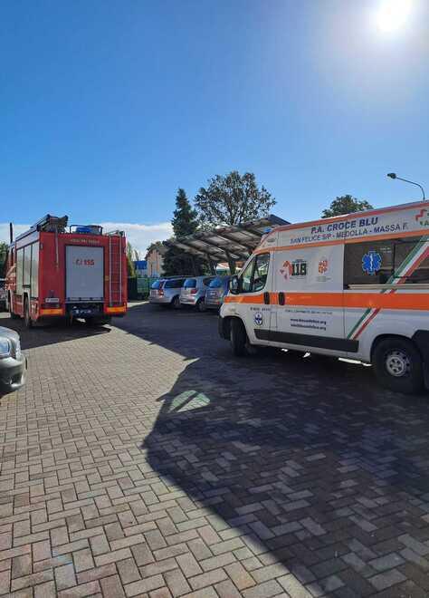 San Felice. Una cassa le schiaccia la gamba