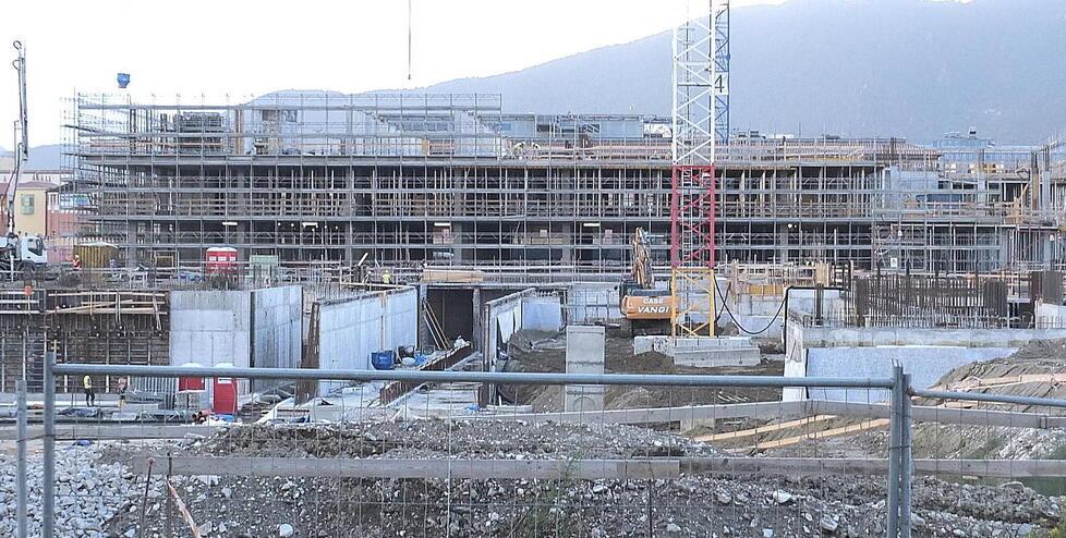 Il cantiere in corso a Cisanello (foto Muzzi)