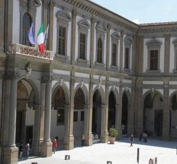 L’ingresso dell’ospedale di Santa Maria Nuova