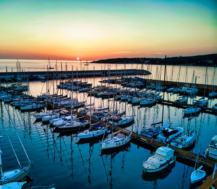Nella foto, il porto di Marina Cala de’Medici a Rosignano