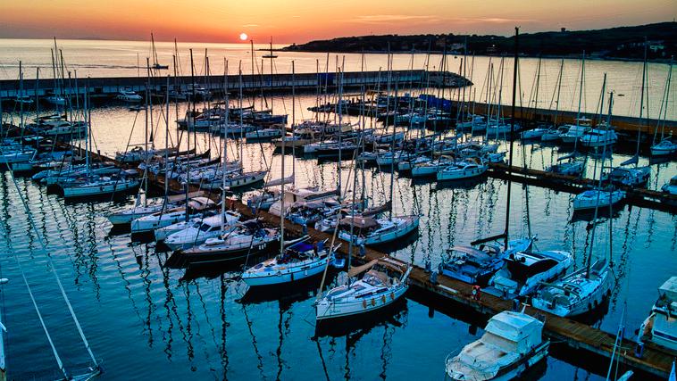 Nella foto, il porto di Marina Cala de’Medici a Rosignano