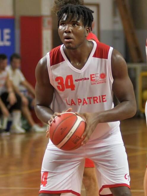 Daniel Ohenhen in azione con la casacca dell’Etrusca La Patrie San Miniato