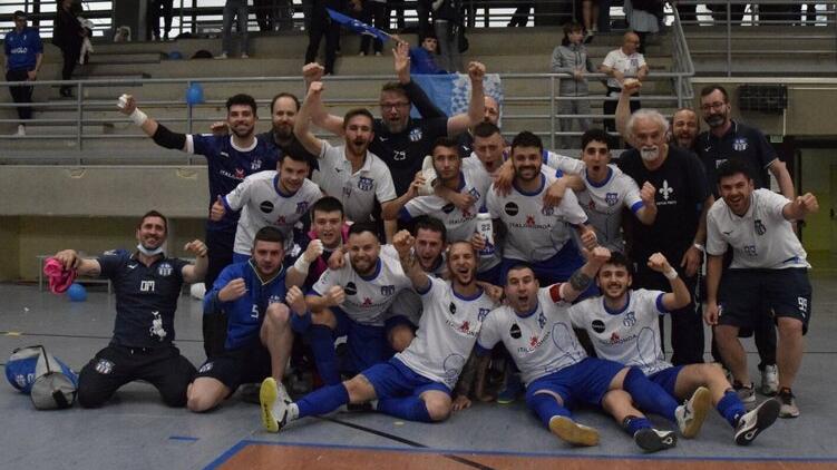 Una esultanza dei giocatori del Futsal Prato dopo aver ottenuto una vittoria