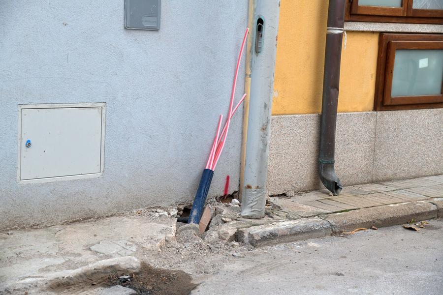 Fibra ottica, a Olbia il far west nelle strade della città