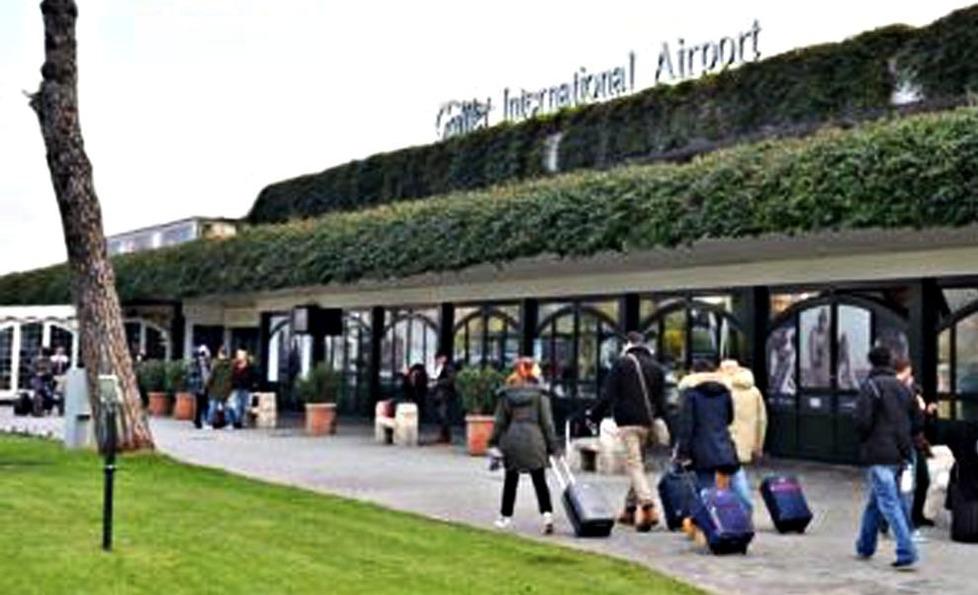 Aeroporto Galilei, aggredisce un addetto all’imbarco perché non vuole rispettare le regole sul bagaglio