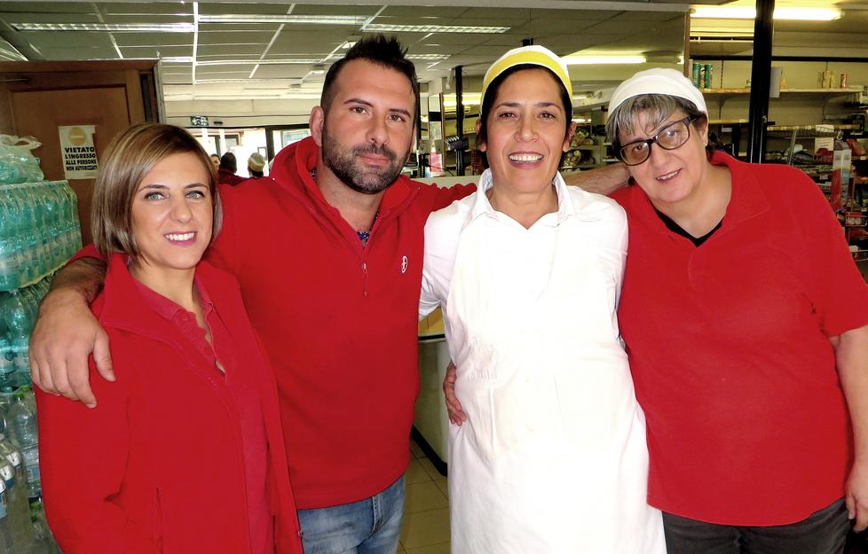 Sassari, la gioia dei 92 lavoratori ex Cobec dopo la paura: «Siamo salvi, temevamo il licenziamento» 