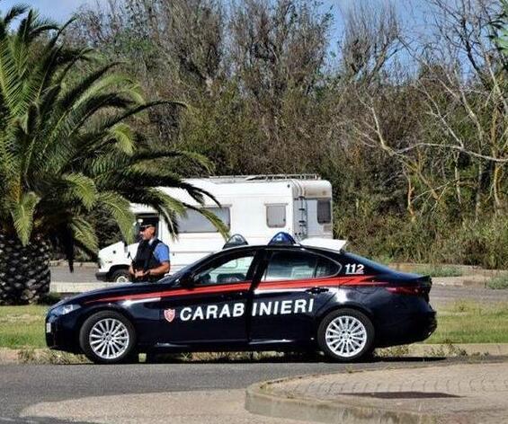 Fermato con la droga nel borsello: «La marijuana non è mia, l’ho trovata mentre cercavo cicoria» 